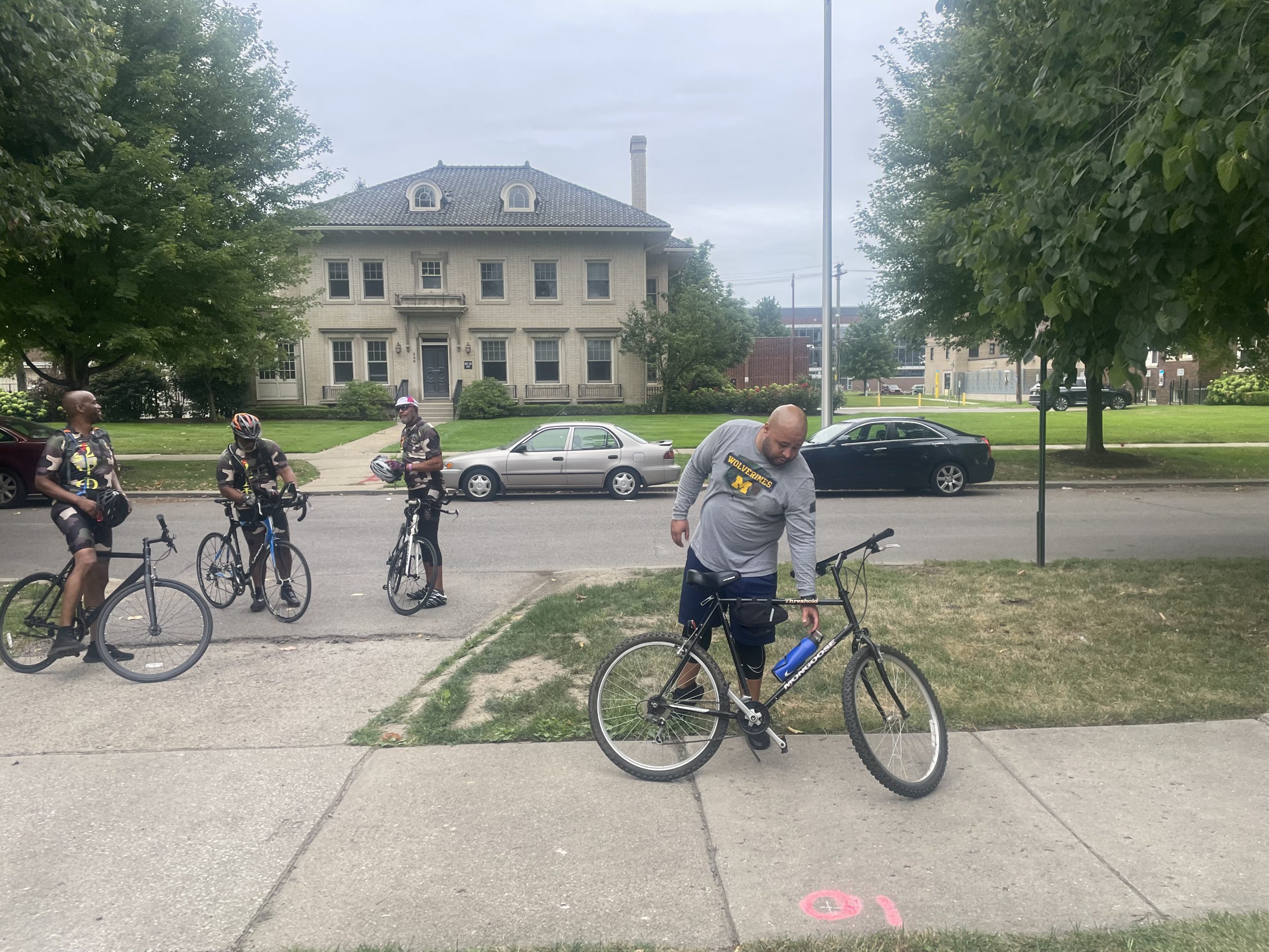 Ques Ride Around Detroit